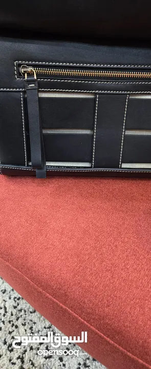 شنطة جلد طبيعي ( salvatore ferragamo calfskin thestudiocagebagsella) صناعة ايطالية