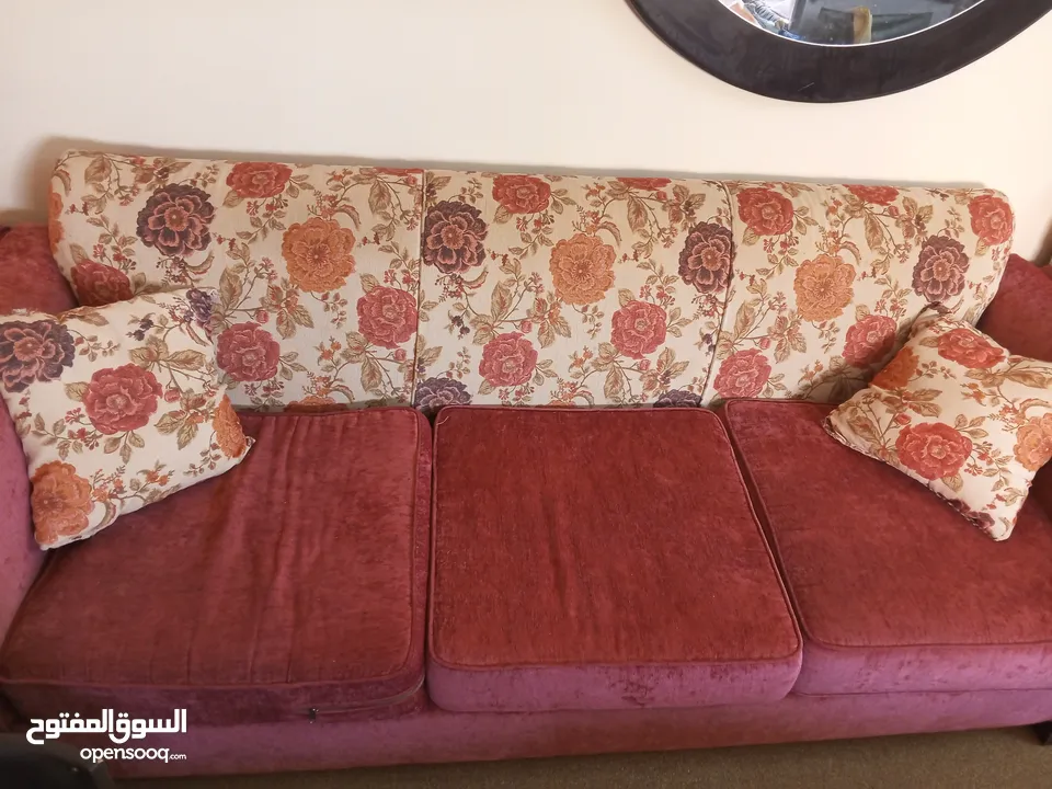 طقم خمس مقاعد  ثلاثيه ومفرد عدد 2 خشب سويدي بحاله الوكاله ... استعمال بسيط
