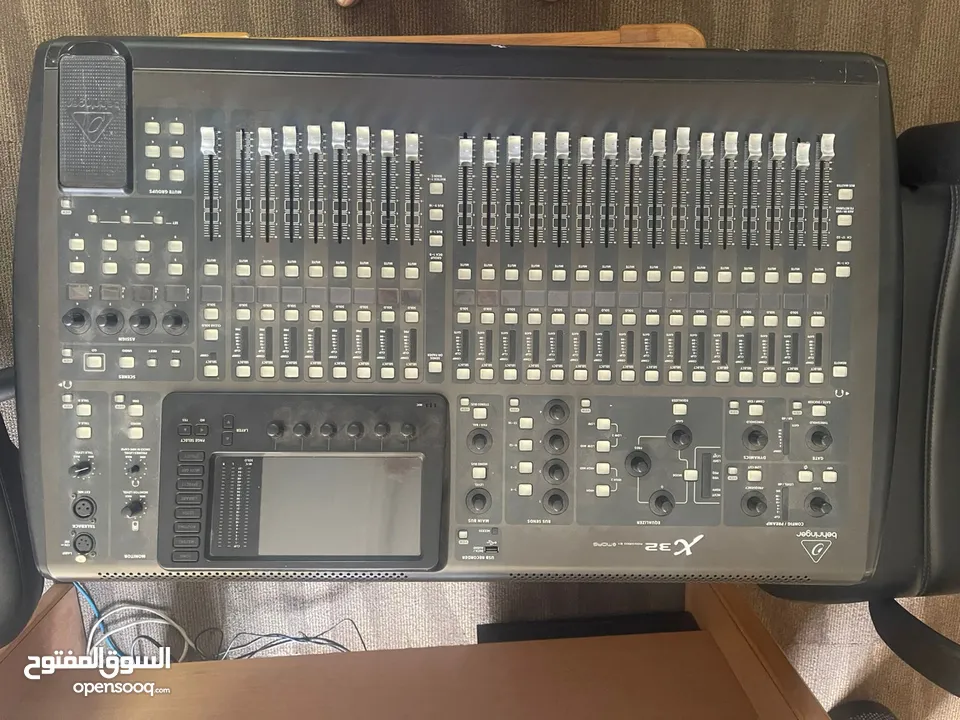 Behringer X32 Digital Mixing Console – Pro-Grade Mixer in Excellent Condition!