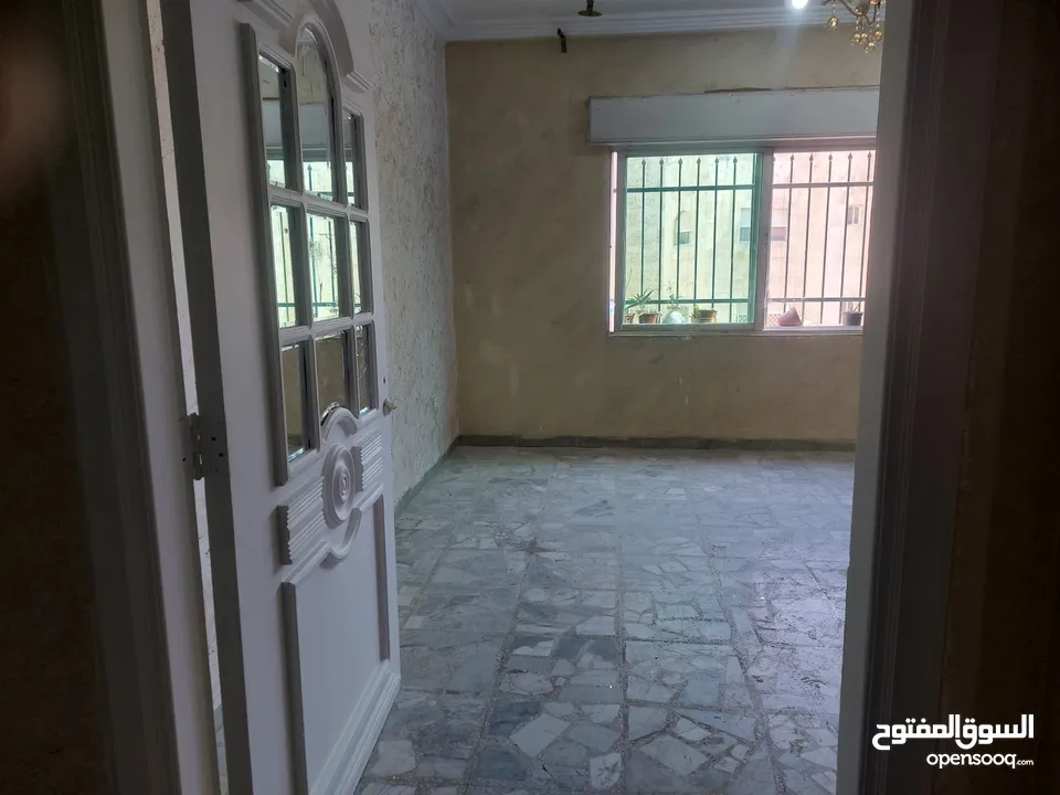 شقه استثمارية فارغه للبيع من المالك مباشرة
