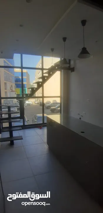 محل تجاري مع سدة للبيع في منطقة الدوار السابع - 44058