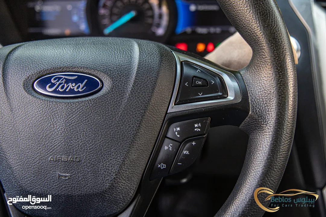 Ford fusion SE 2017  السيارة بحالة ممتازة جدا و قطعت مسافة 144,000 ميل فقط