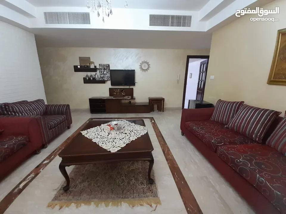 شقة طابقيه ( معلقه مستوى الشارع ) فارغة في دير غبار للبيع  ref : 14182