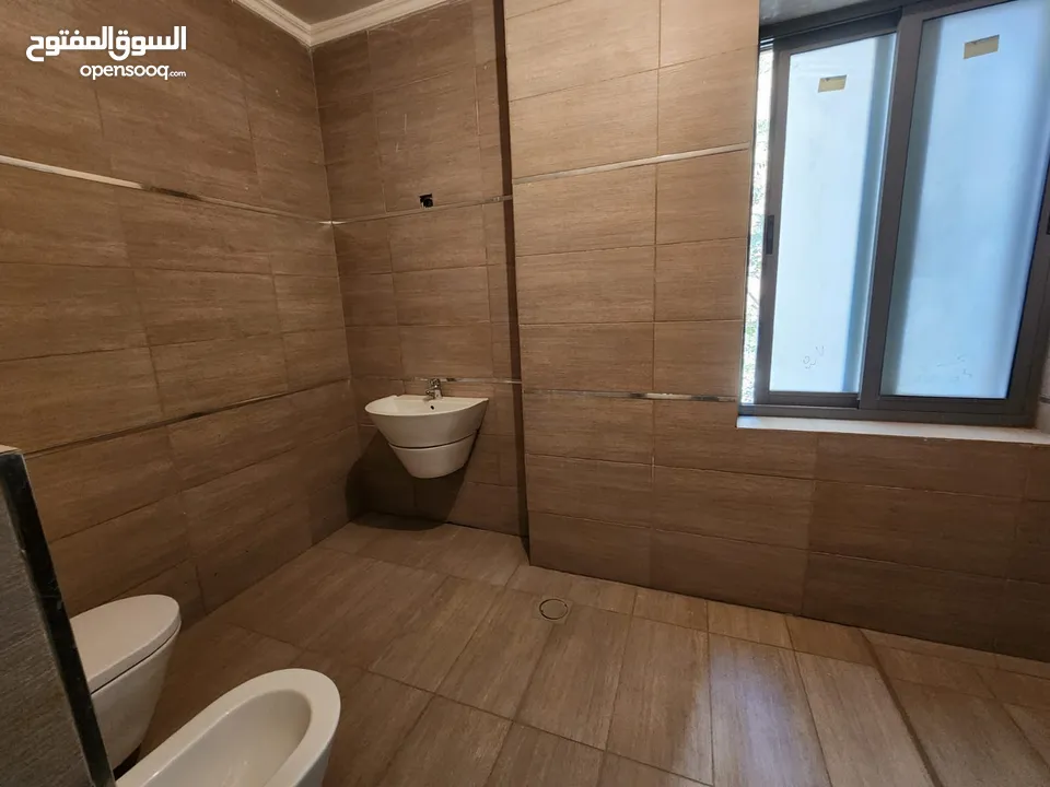 شقة فارغة للبيع في منطقة الدوار الرابع ( عدد 2 ) ref : 14339