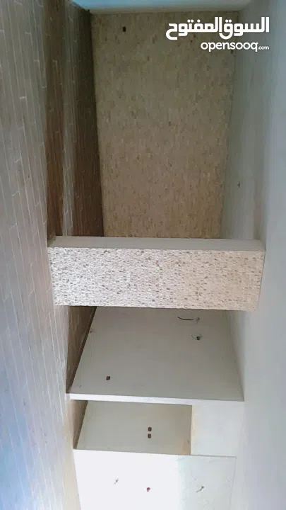 شقه بأطلاله رائعه للبيع موقع حيوي بجانب الفنادق