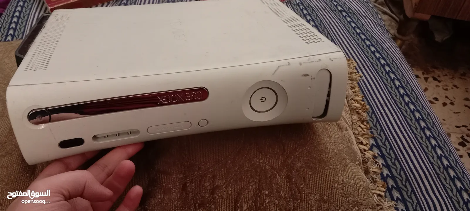 جهاز XBOX 360 للبيع سادة يعني بدون الايادي والمحول