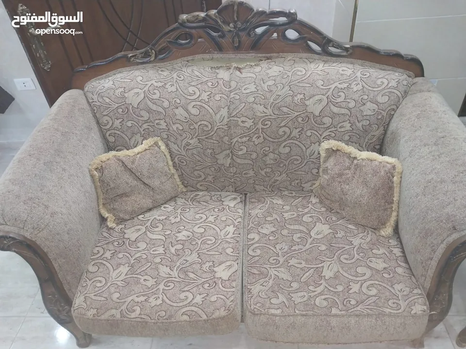 طقم كنب للبيع قابل للتفاوض