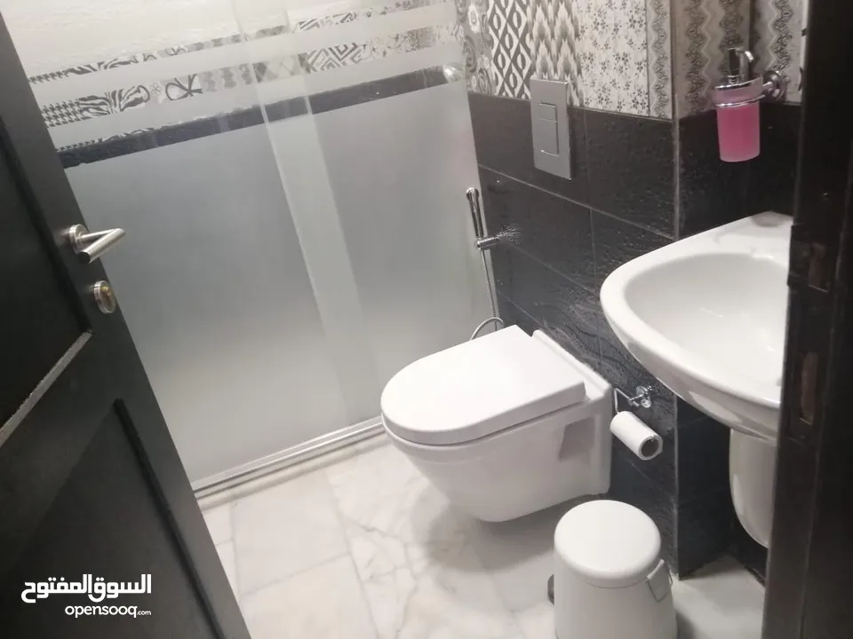 فيلا سكنيه بالسلط للبيع زي وادي الحمامرة واصل جميع الخدمات ومنطقة هادئة قريبة من الاسواق