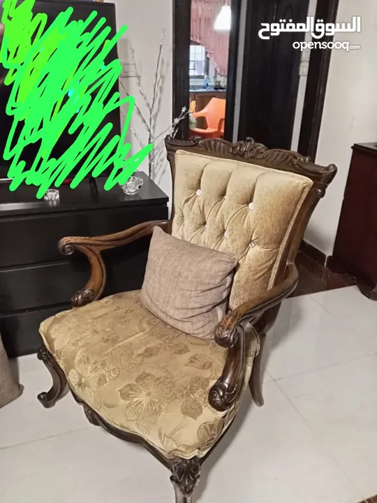 طاولة سفرا للبيع وطقم كنب تفصيل مستعمل بحالة الجديد