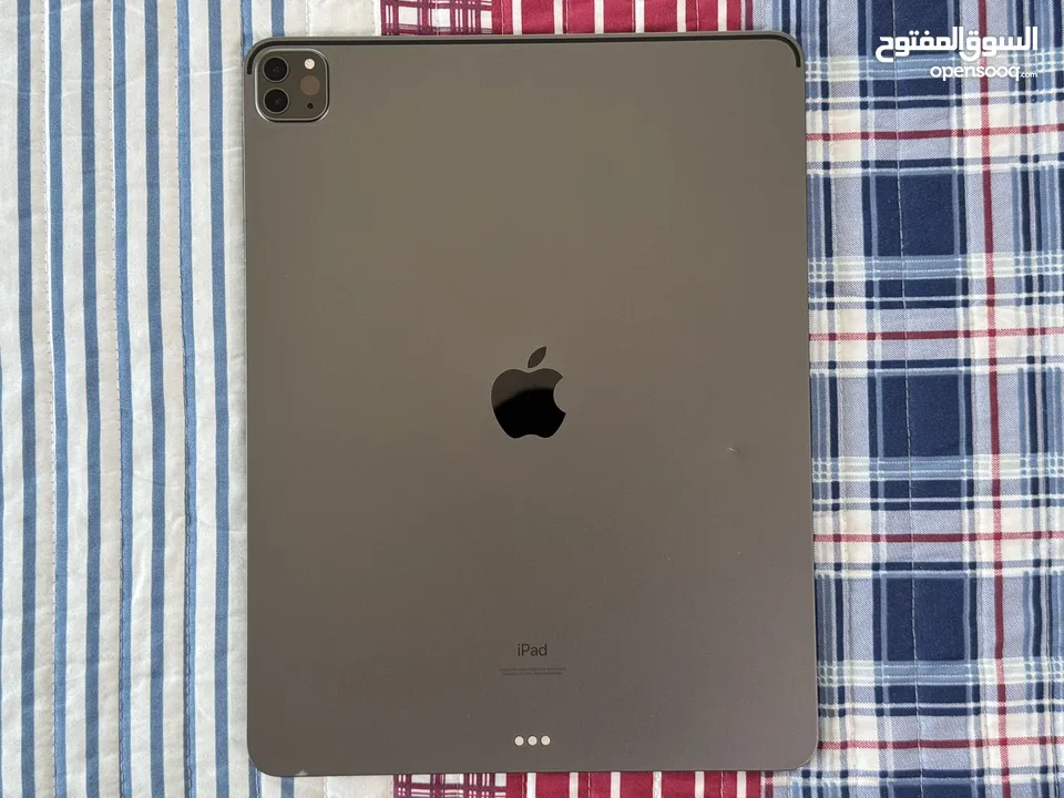 ايباد برو 12.9 + Apple Pencil + كفر ابل Smart Folio