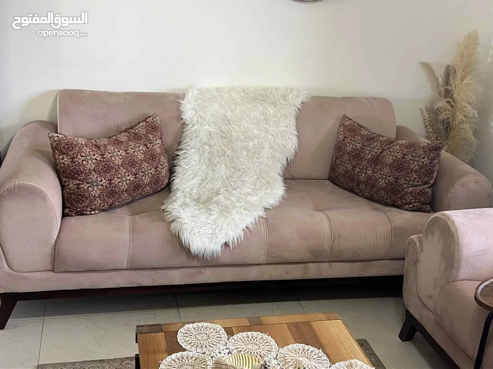 طقم كنب بحالة جديد جدا