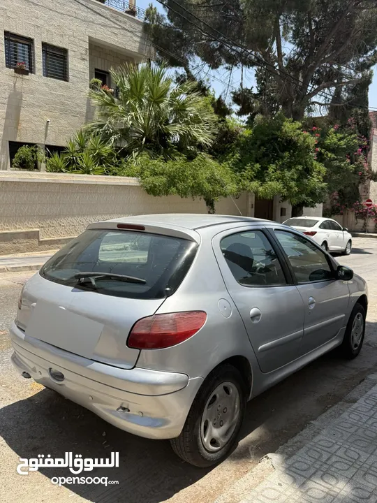 بيجو 2004 بحاله ممتازه بسعر مغري توماتيك ترخيص سنه كامله لا تحتاج لاي شيء نهائيا دهان جديد