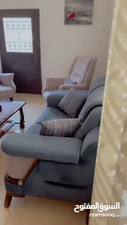 كنبايات استخدام اقل من سنه سبب البيع كبير ع الغرفه