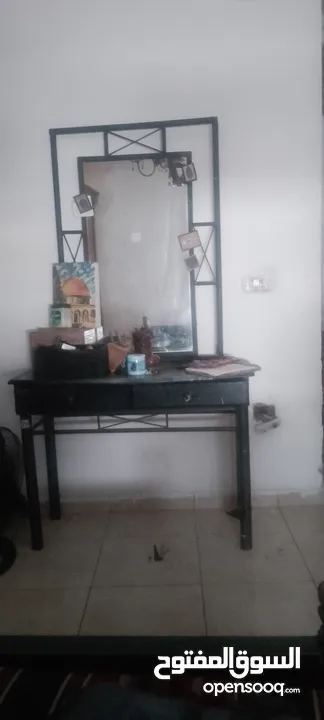 خزانه ابواب سحاب سلايد بحالة جيدة جدا وتواليت بحالة جيدة جدا
