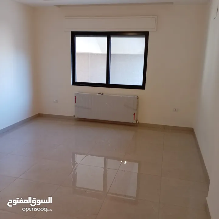 طريق المطار لم تسكن سوبر ديلوكس شقه فارغه للايجار + 240 متر 5 غرف نوم ـ 2 ماستر