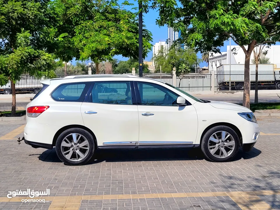 NISSAN PATHFINDER MODEL 2015 FULL OPTION  SEVEN SEATER SUV FOR SALE URGENTLY