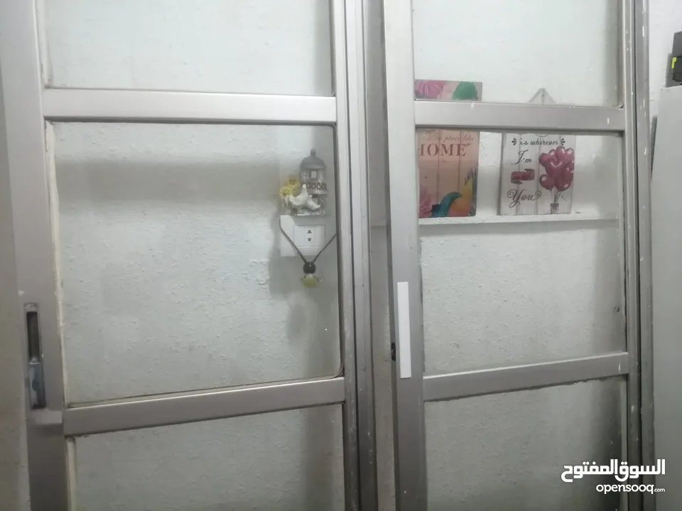 باب المنيوم مستعمل للبيع بحاله ممتازه بسعر100