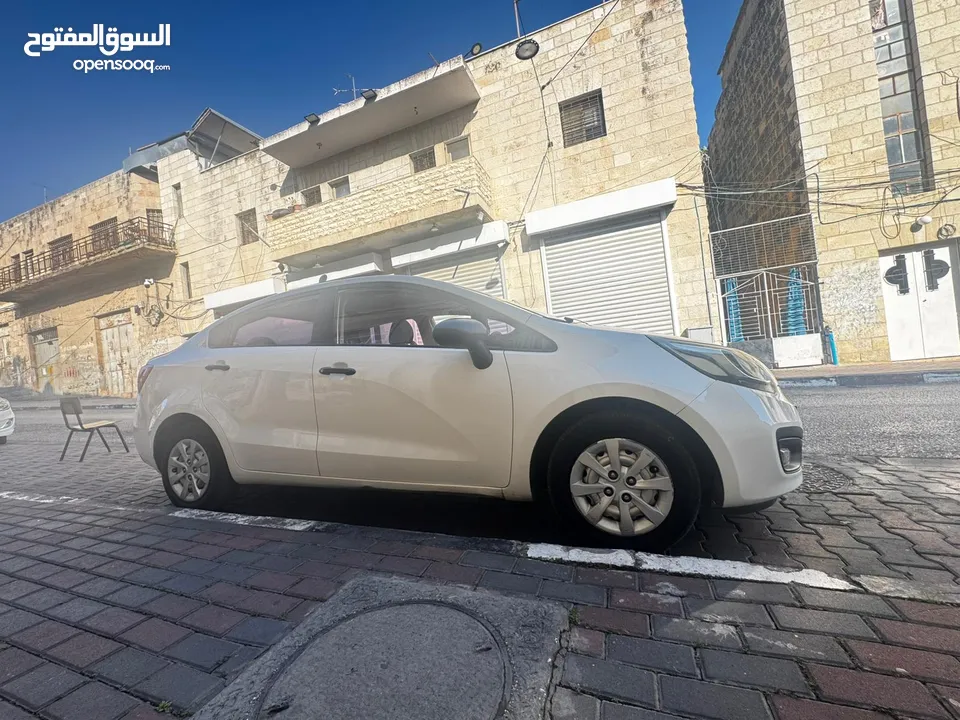 كيا برايد 2014  لون ابيض السيارة ماشا لله مش ناقصها شيء  ماطور 1400  4 غيار السيارة البيع فقط كاش.