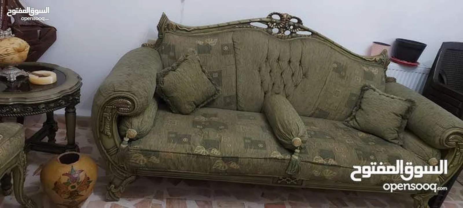 طقم كنب مع طاولات