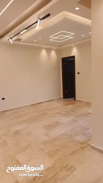 شقة مساحة 220م مميزة جداً للبيع طابقية كل طابق شقة / اسكان المهندسين مقابل منطقة حي الصحابة