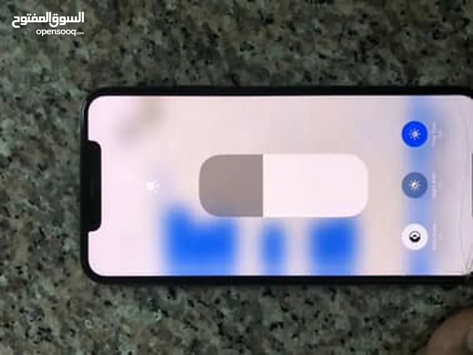 آيفون 11pro max التلفون نضيف جدا بس مغير بطاريه و الشاشه فيها شعر