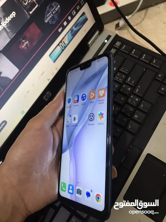جهاز هواوي y9 2019 بحالة الوكالة استعمال بسيط .. كما هو موضح بالصور معاه شاحن وسماعات