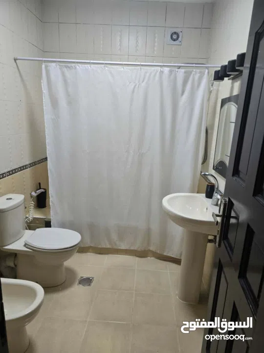 شقة في الطيرة 250 للايجار عند دوار نبيل عمرو و وفيلا نبيل عمرو