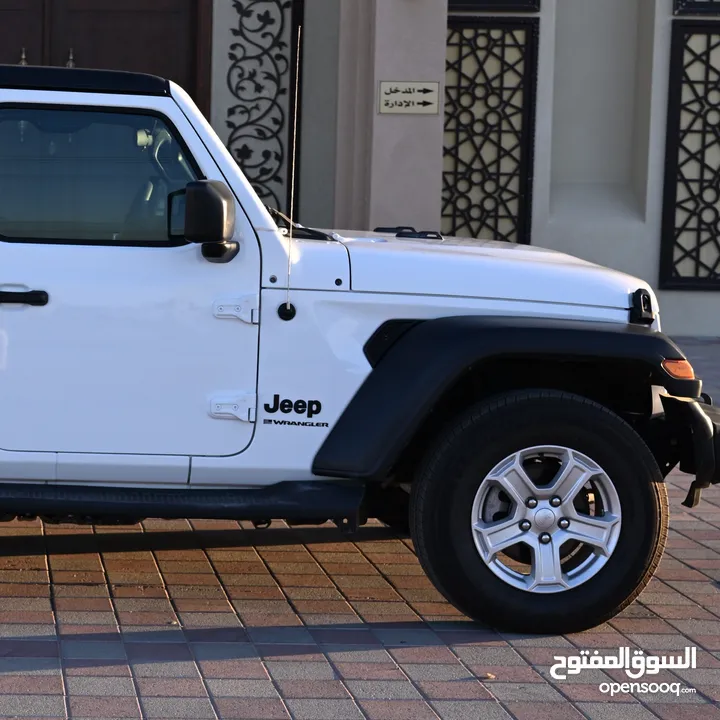 Wrangler Sport S 2023  بحالة الوكالة شبه زيرو