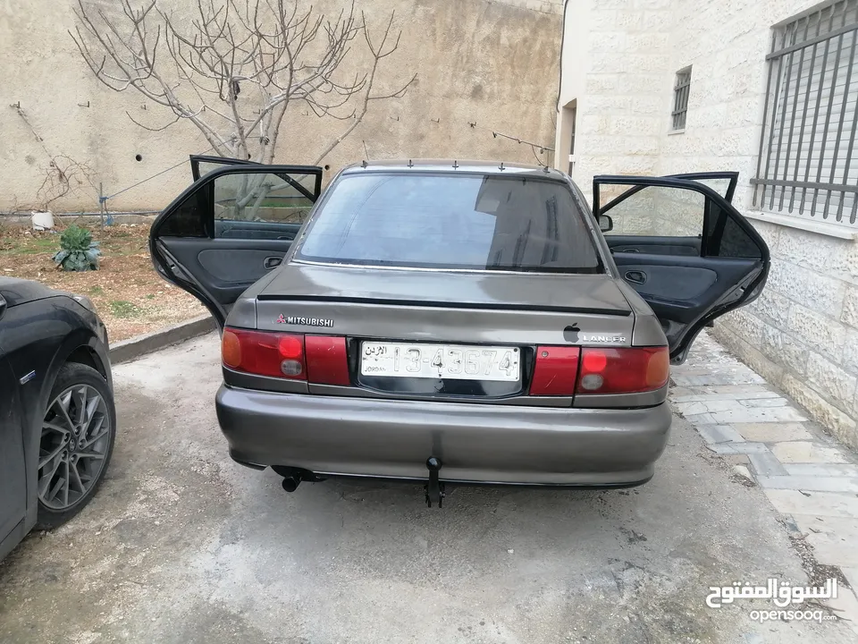 بسطار نمرة 39 + سياره ميتسوبيشي لانسر 1992 للبيع