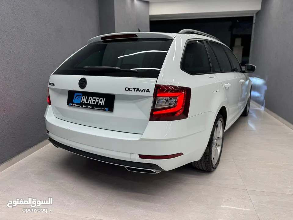 Skoda Octavia station