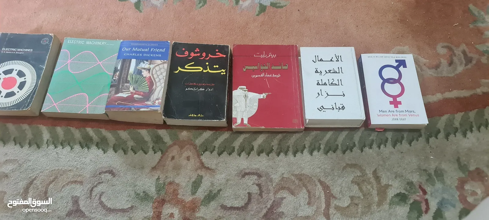 اكثر من مائة كتاب  ثقافي وتعليمي وسياسي