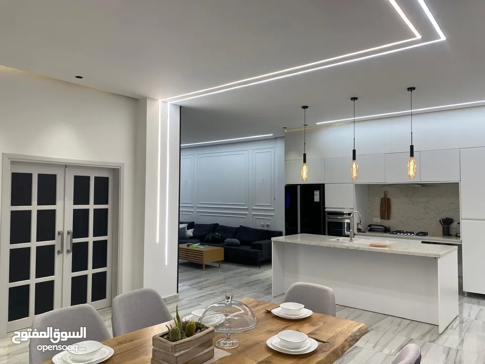 شقة مشطبة سوبر ديلكس مع حديقة خارجية للبيع بسعر ممتاز ع الكاش