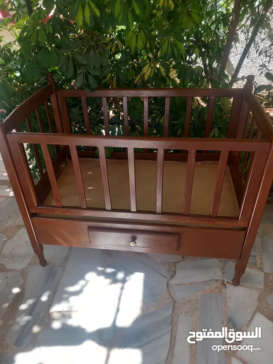 تخت اطفال بحالة الوكالة + كوت اطفال عرباية اطفال