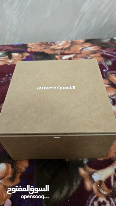 Meta quest 3 512GB + charger تم شراءها بنهاية شهر أربعة بسعر 425