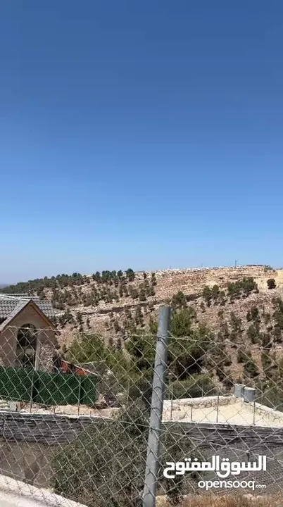 قطعة ارض مميزة في بيت كاحل مطلة وكاشفة الاحراش