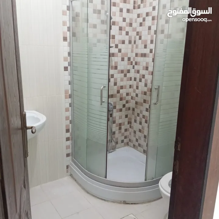 شقه فارغه مميزه للايجار ـ الرابيه ـ 160 متر