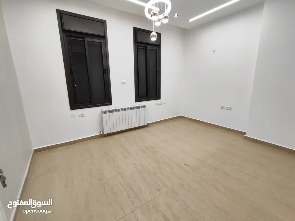 للايجار شقه طابقيه جزء من فيللا بجانب اوريدوو