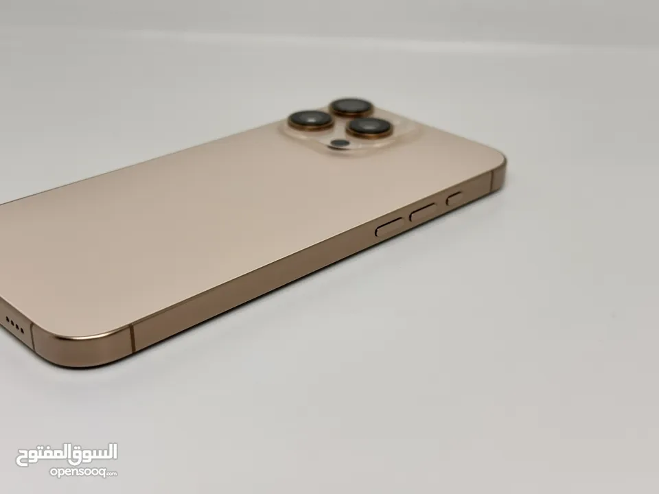 iPhone 16 Pro Max مشحون 17 مرة فقط شبه جديد