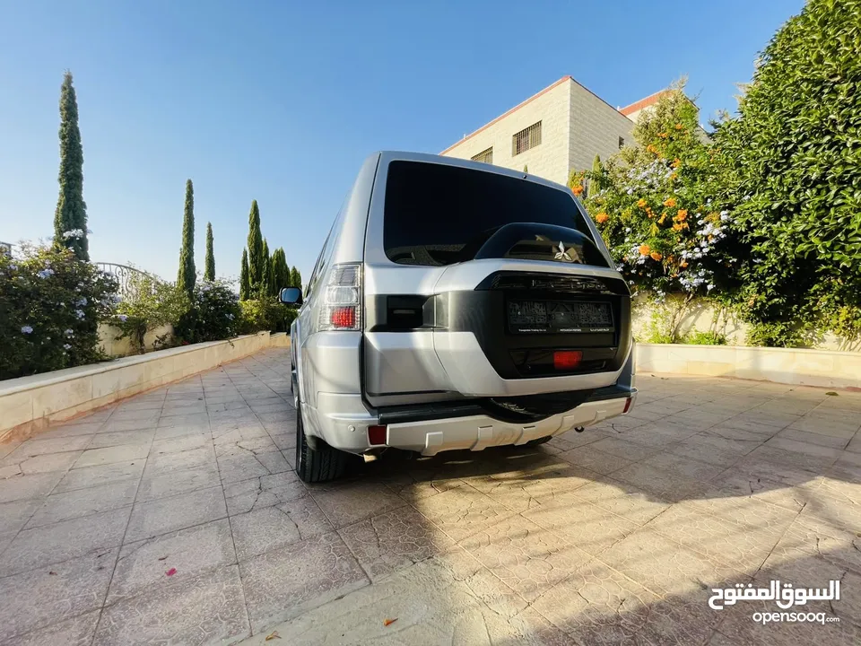باجيرو 7 مقاعد للإيجار شهري فقط