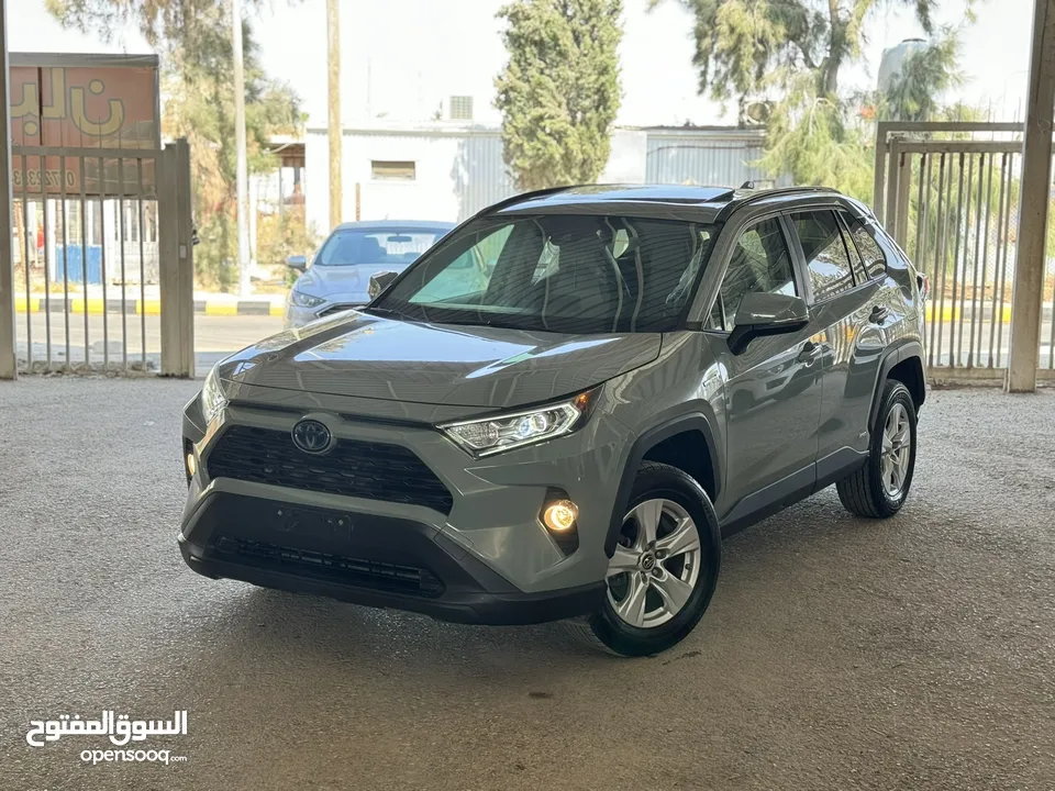 تويوتا راف فور ((2020)) XLE بيميوم، فل كامل، بطارية ليثيوم، فورويل، حرة، للبيع بسعر مميز..