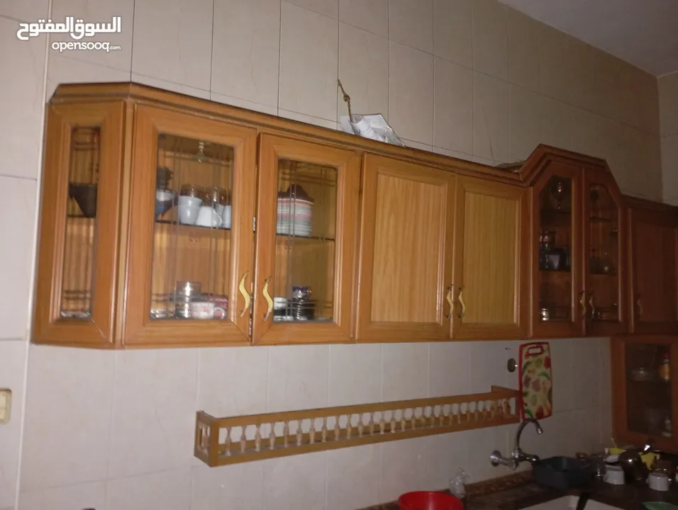 غرفة مطبخ المنيوم وخشب زان اصلي لون مميز وخزائن وأبواب المنيوم وخشب زان للبيع في نابلس