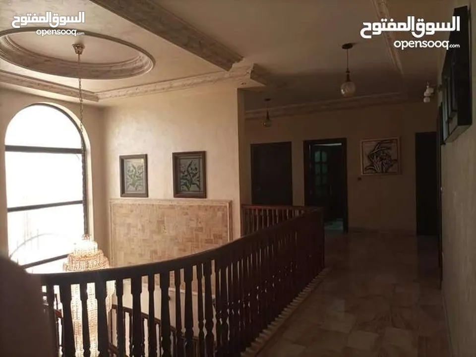 الظهير فيلا مستقله فخمه جدا فن معماري عاليه ومطله اجمل موقع مكون من اكثر من سكنه