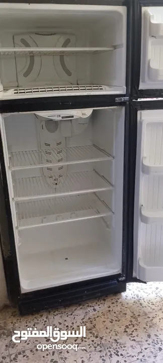 ثلاجه فيدريل مستعمله بحاله جيده فقط بحاجه الى غاز