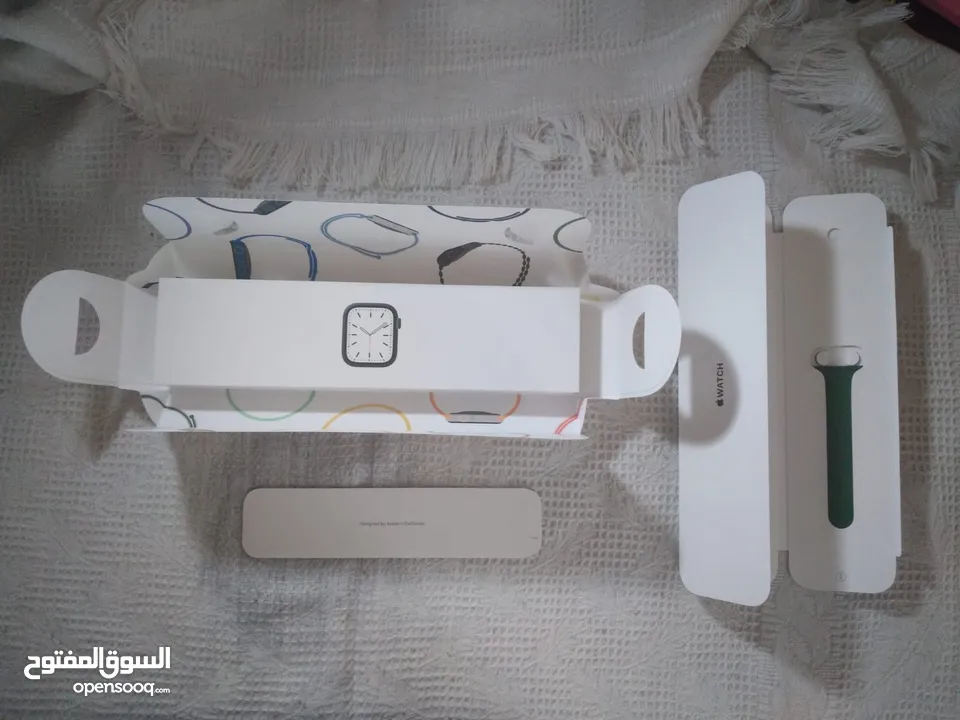 Apple Watch Series 7 Green Aluminum Case Clover Sport Band/ التواصل عن طريق الواتساب