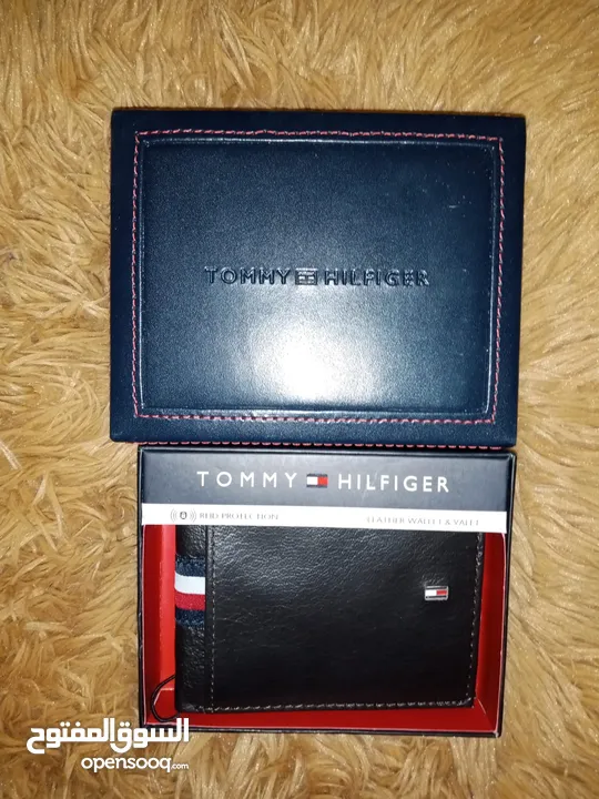 محفظة وحافظة نقود رجالي TOMMY HILFIGER جلد اصلي طبيعي 100 ٪ مع محفظة بطاقات صغيرة تومي هيلفغير.