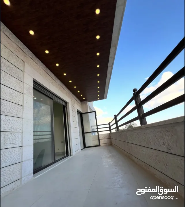 شقة جديدة للبيع ب حي المنصور طابق ثاني 170 متر مطله على شارع ياجوز وشارع الأردن راكب مطبخ ومكيفات