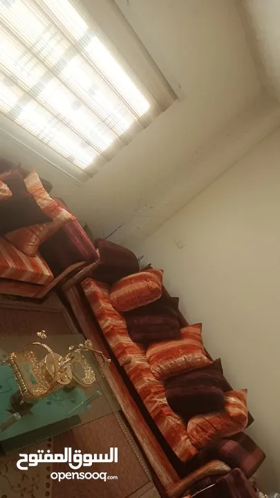 طقم كنب مستعمل مع طاولات زجاج شبح جديد