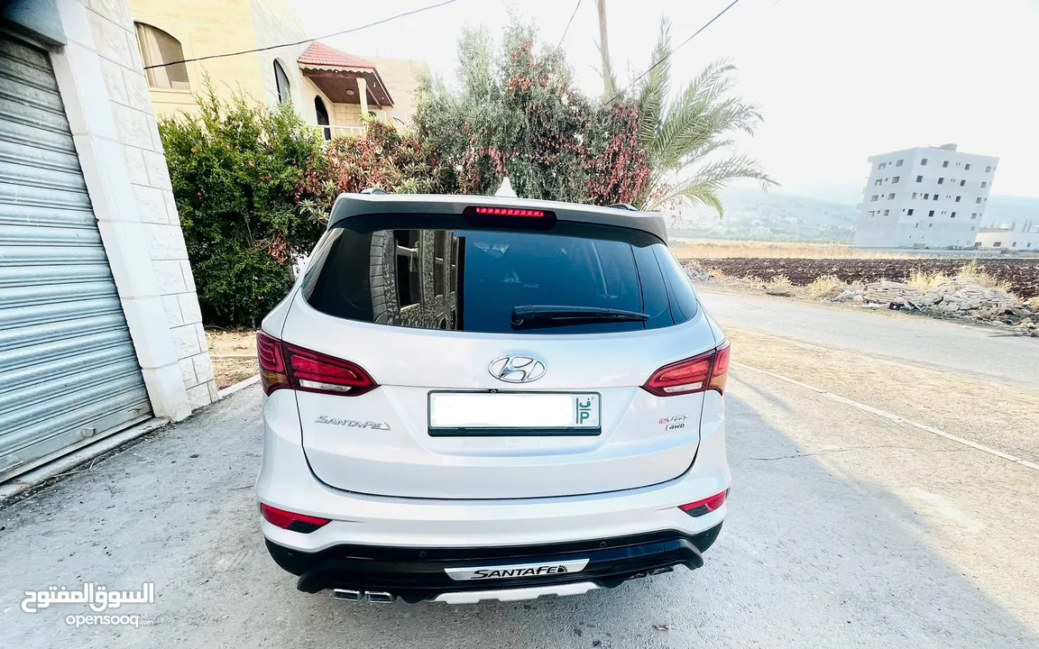 هيونداي سانتافيه دفع رباعي - بحالة ممتازة داخليا وخارجيا - GLS  Hyundai SantaFe