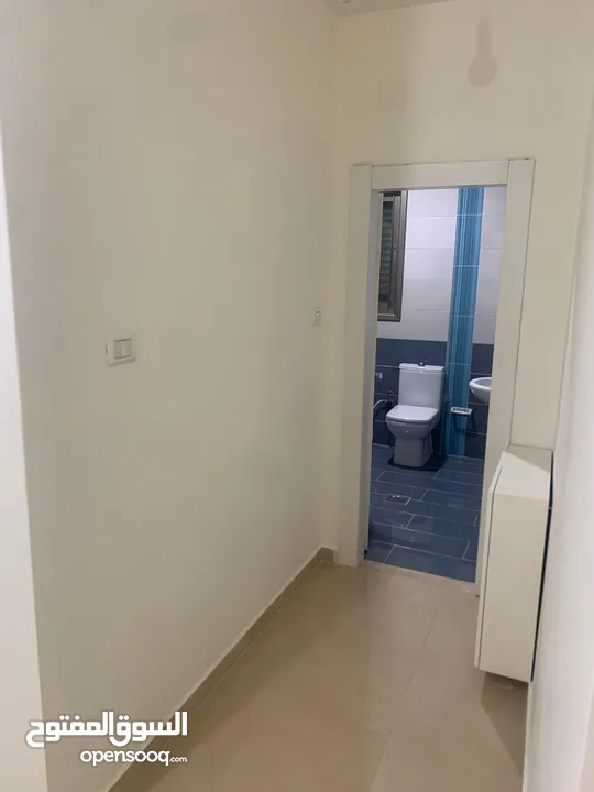 ثلاث غرف نوم غير مفروشة الارسال