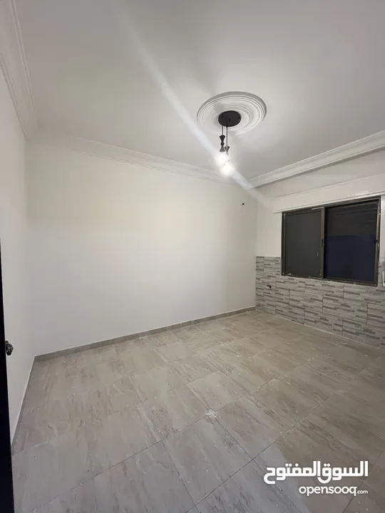 عماره تتكون من 8 شقق فاخره للبيع